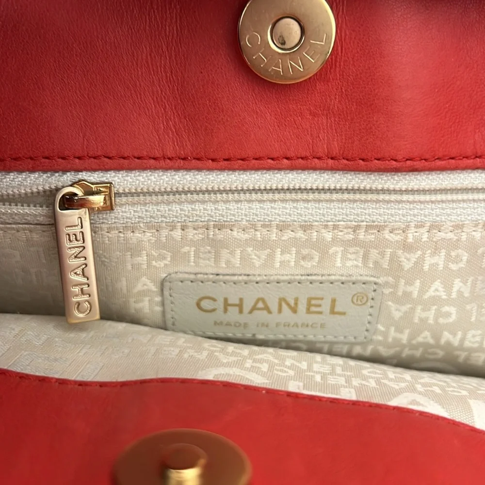 Chanel Lucky Charm Limited Edition Lambskin Tote - Picture 12 of 17